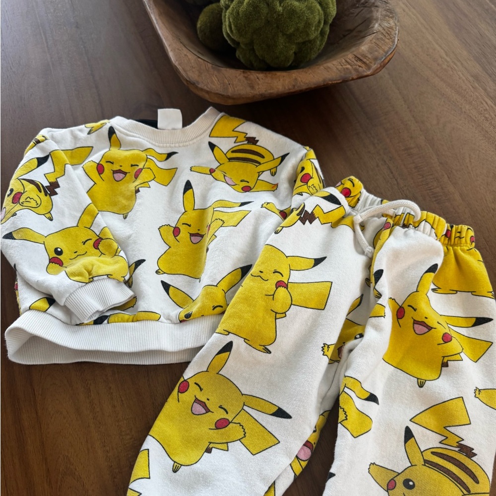 Zara Plush Pikachu Pokémon matching sweatshirt and pants set 3-4